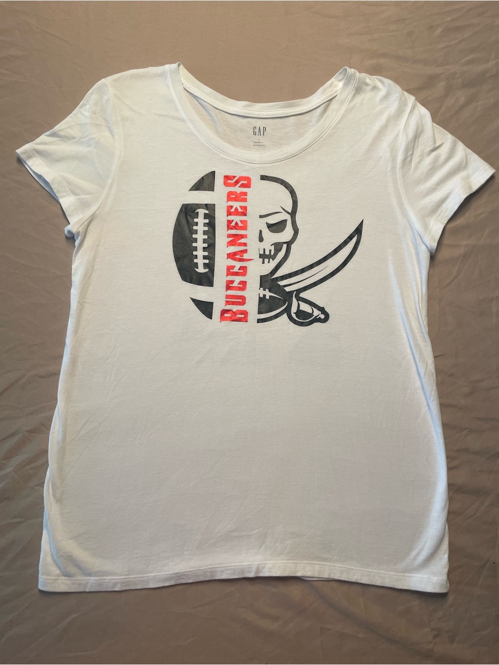 GAP Tampa Bay Buccaneers Graphic Tee - Tom Brady 12 on Back - Women’s Large
